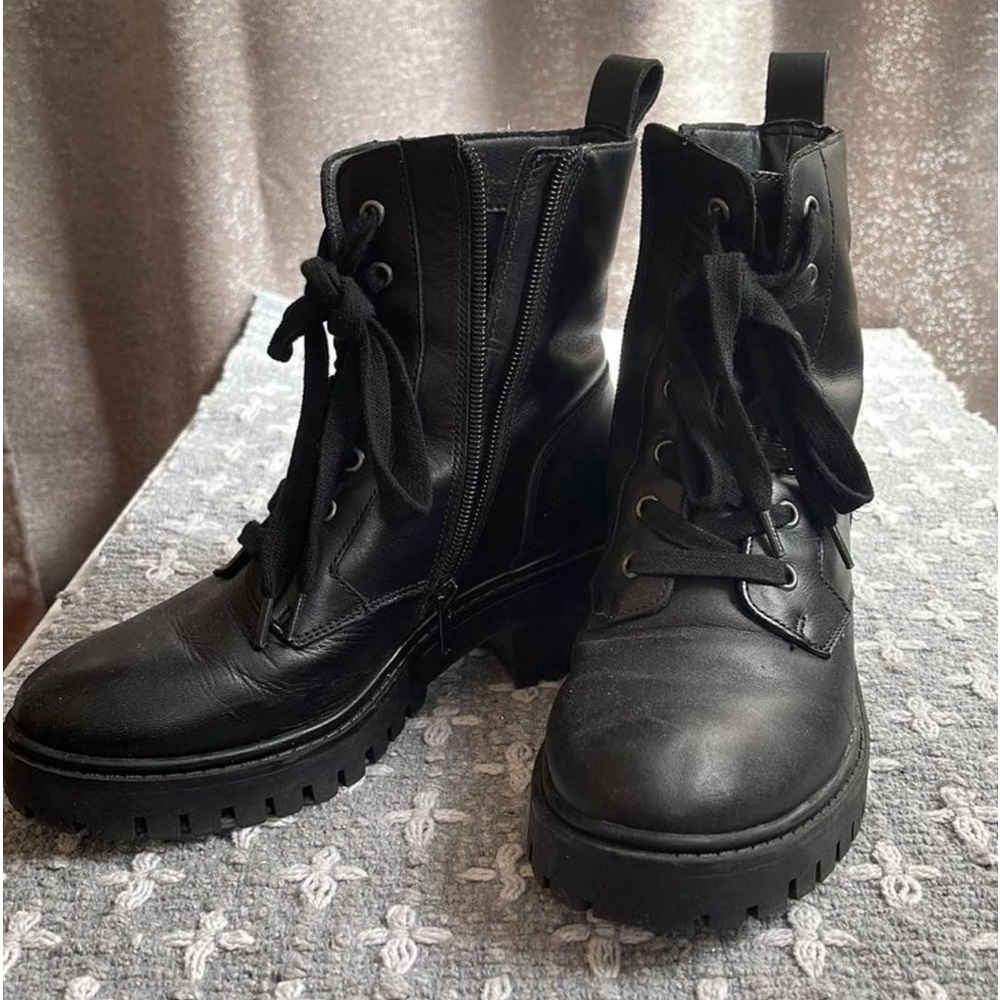 Combat boots